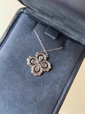 Harry Winston Silver Floral Motif Diamond Pendant Necklace